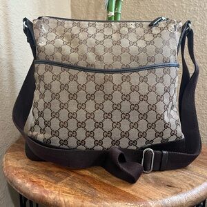 GUCCI MONOGRAM BROWN MESSENGER SLING BAG